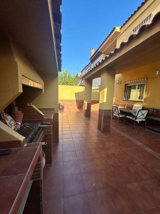 Casa adosada en venta en Zona Avda. Juan de Diego - Parque Municipal  en Bormujos