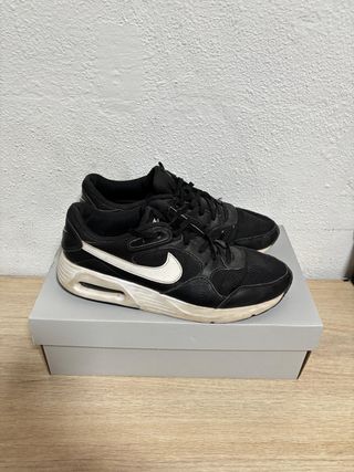 Zapatillas Nike Air Negras y Blancas