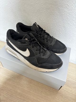 Zapatillas Nike Air Negras y Blancas