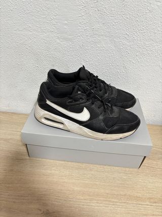 Zapatillas Nike Air Negras y Blancas