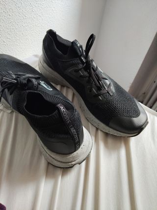 Zapatillas Lacoste Negras y Grises super bien..