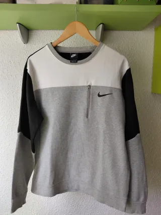Sudadera Nike gris y blanca 