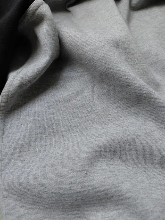 Sudadera Nike gris y blanca
