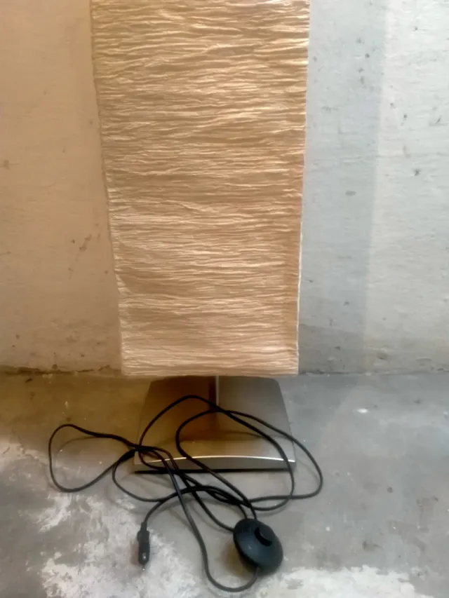 Lámpara de pie papel beige con pulsador