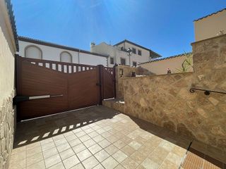 Casa adosada en venta en Torreperogil