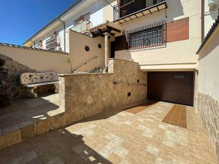 Casa adosada en venta en Torreperogil