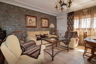 Casa adosada en venta en Torreperogil