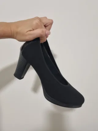 Zapatos de salón negros tacón