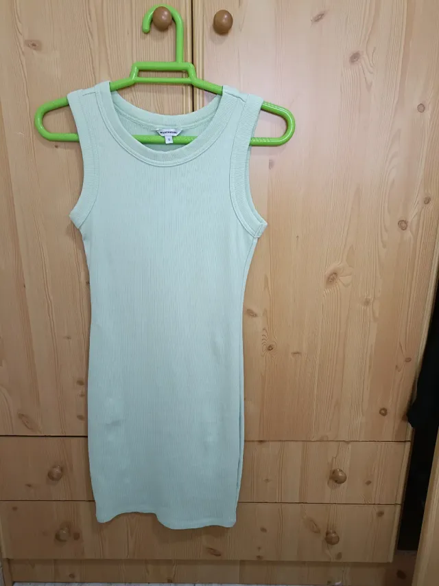 Vestido Bershka verde corto Talla S