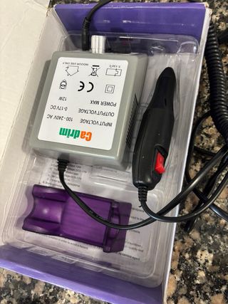 Lámpara UV/LED y torno de uñas con fresas