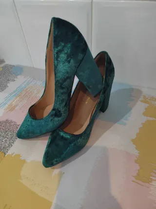 Zapatos de tacón verde terciopelo