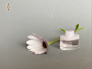 Miniatura fragancia PAR AMOUR, de Clarins