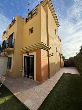 Casa pareada en venta en Zona Universitaria  en Bormujos