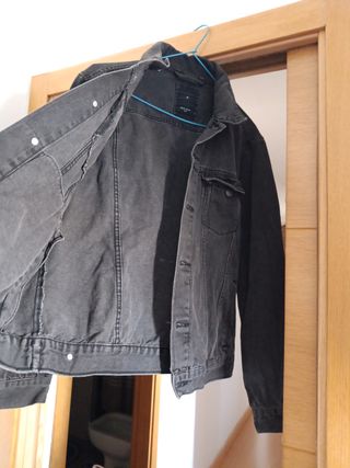 Chaqueta vaquera negra efecto lavado