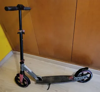 Patinete infantil gris y rosa