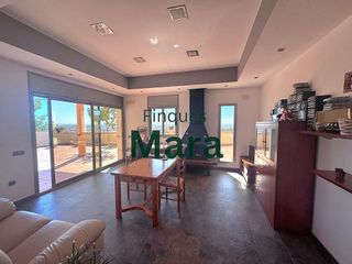 Chalet en venta en Camps Blancs en Sant Boi de Llobregat