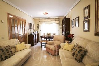 Casa adosada en venta en Tomelloso