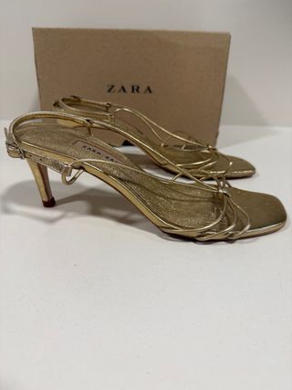 Sandalias doradas Zara Talla 37