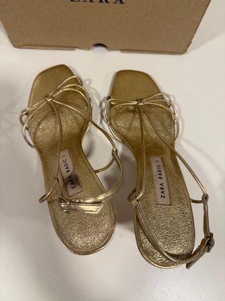 Sandalias doradas Zara Talla 37