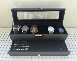 Caja de relojes y anillos negra