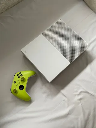 Xbox One Blanca + Mando Verde