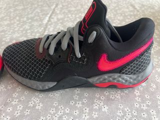 Zapatillas Nike Negras y Rojas