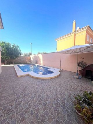 Chalet en venta en Montequinto en Dos Hermanas