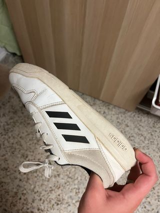 Zapatillas Adidas Blancas y Negras