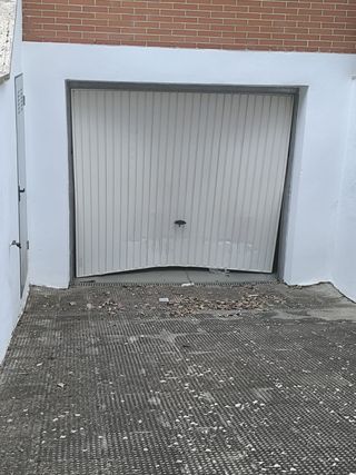 Puerta de garaje para reparar