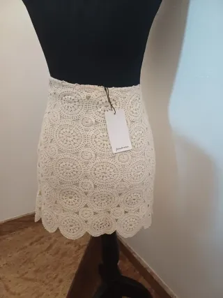 Falda corta crochet Stradivarius T34