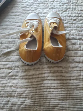 Zapatillas mostaza talla 41