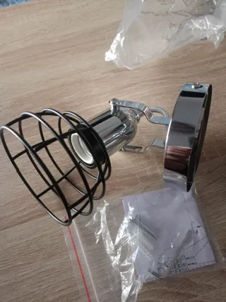 Foco de pared metálico