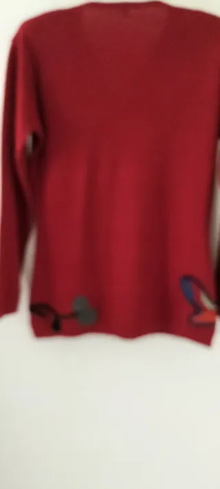Jersey lana retro, rojo con adornos florales.