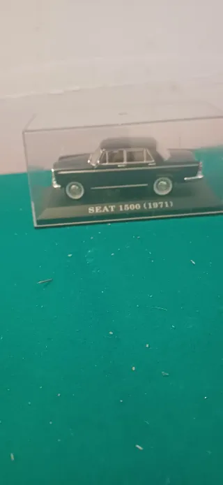 Coche SEAT 1500 escala 1971