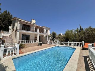 Chalet en venta en El Faro de Calaburra - Chaparral en Mijas