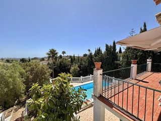 Chalet en venta en El Faro de Calaburra - Chaparral en Mijas