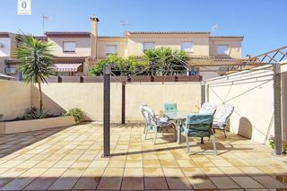 Casa adosada en venta en Gabias (Las)