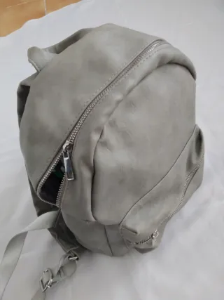 Mochila  paseos de piel gris mediana