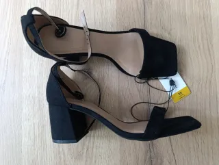 Sandalias tacón negras