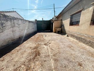 Casa adosada en venta en Tauste