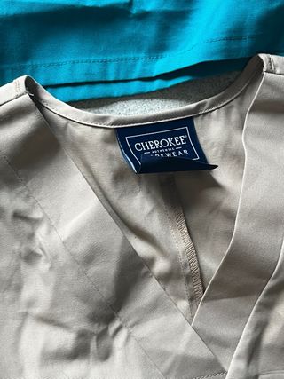 Casacas médicas Dickies (4 unidades)