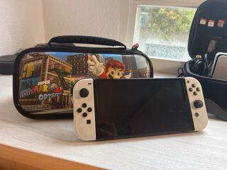 Nintendo Switch OLED Blanca y Negra