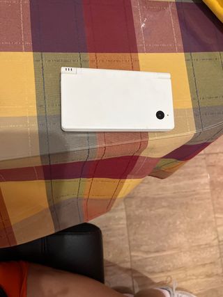 Nintendo DSi Blanca con cargador y juegos