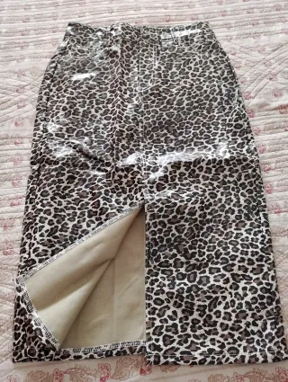 Falda estampado leopardo. No es de marca.