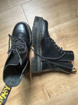 Botas Dr. Martens Negras con plataforma