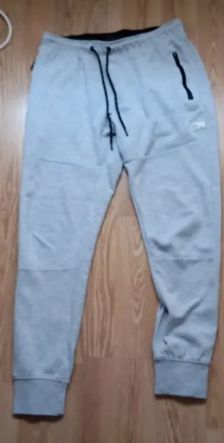 Pantalón chándal largo gris ,de hombre 