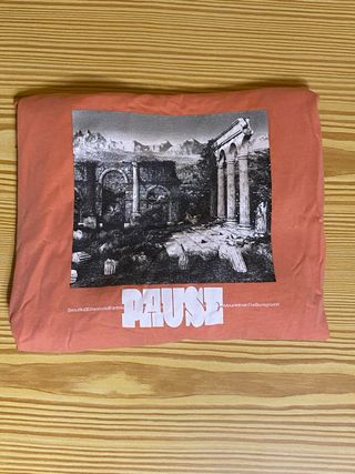 Camiseta con estampado PAUSE