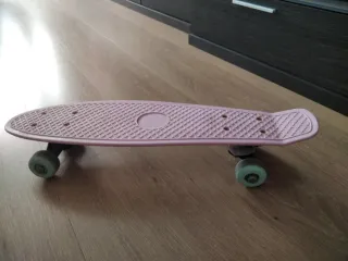 Monopatín rosa para niños