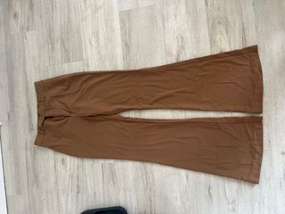 Pantalones campana Bershka marrones talla S