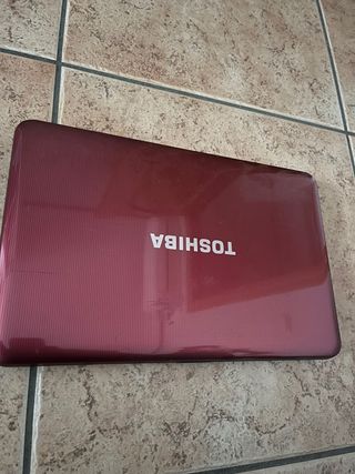Portátil Toshiba Rojo